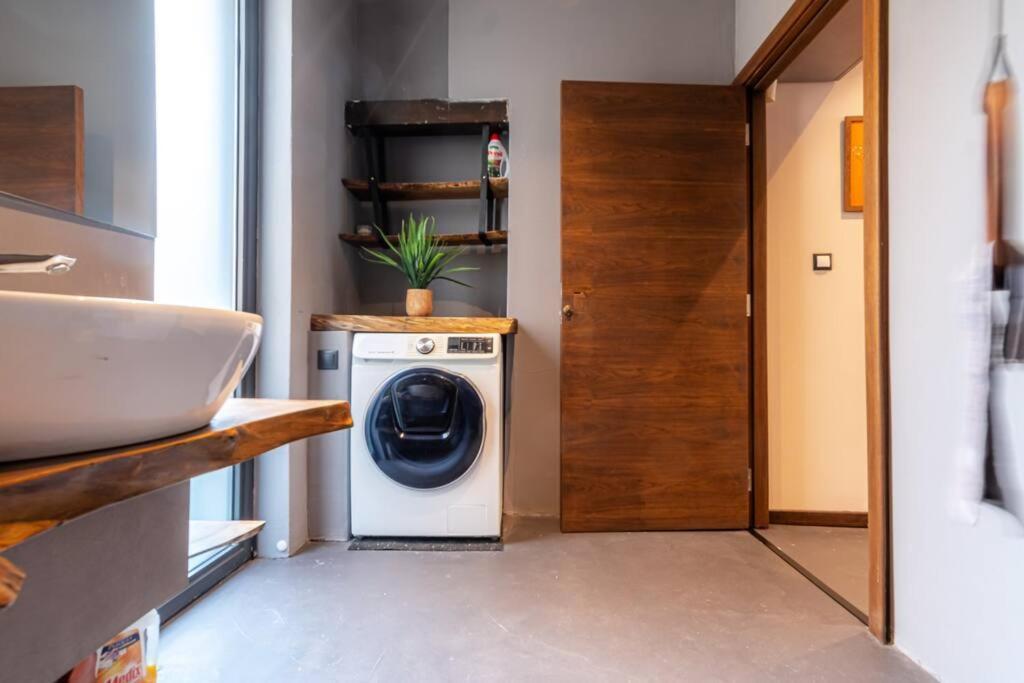 Top Central Design, 2 Bedroom, Ndk, Free Secured Parking Sofia Exterior foto